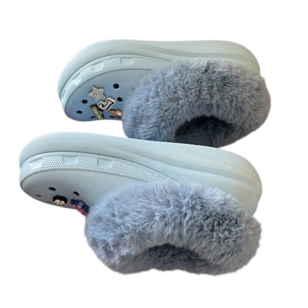 Unisex Crocs Furever Crush clogs in a light blue with a faux-shearling M6/W7 - Picture 7 of 9